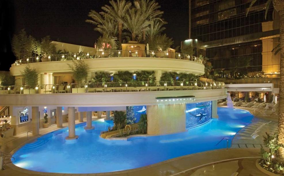 A impressionante piscina do Golden Nugget em Las Vegas - Vidrado