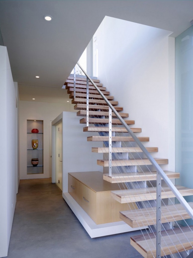 escada-de-madeira--em-casa-de-vidro-na-california-por-kanner-architects