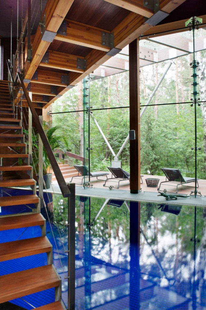 piscina-coberta-com-fachada-de-vidro-casa-em-moscou-por-olga-freiman piscina-coberta-com-fachada-de-vidro-casa-em-moscou-por-olga-freiman