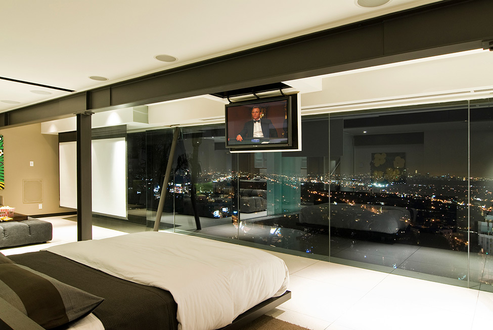 quarto-de-casal-com-fechamento-de-vidro-casa-em-los-angeles-por-whipple-russell-arquitetos