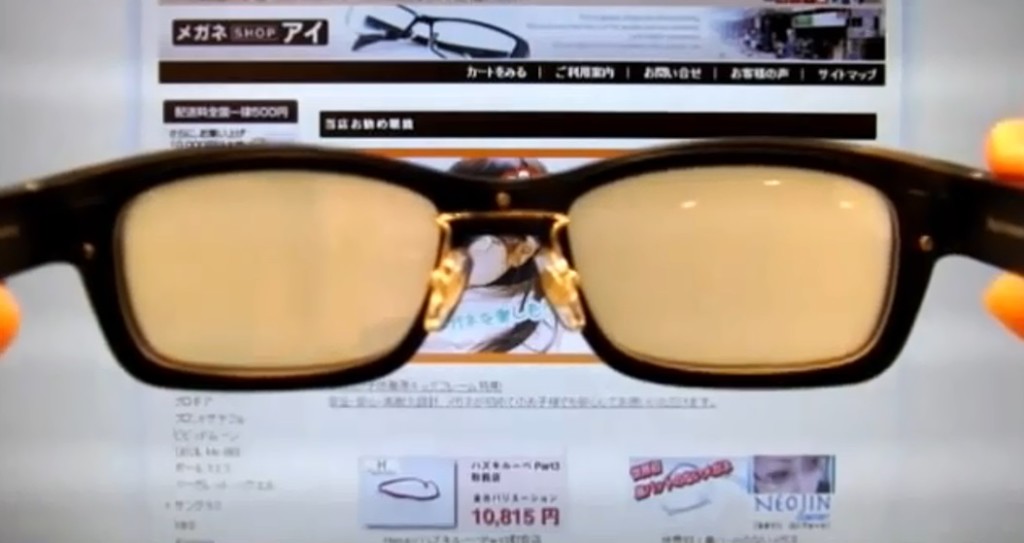 wink-glasses-oculos-que-pisca